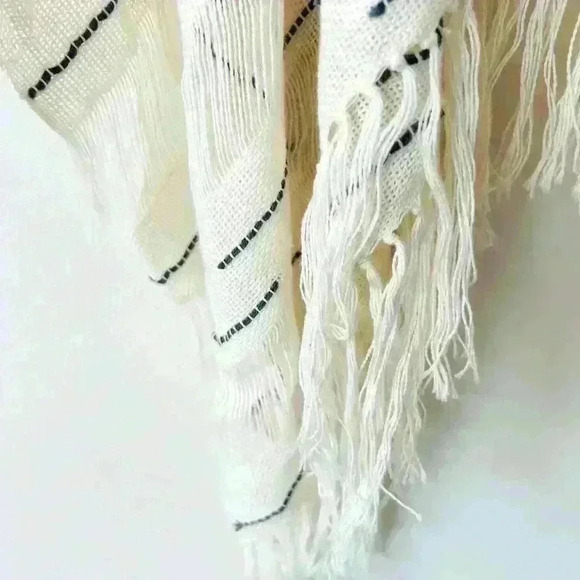 Tojido Collective Handmade Artisan Poncho NWT - Picture 4 of 5